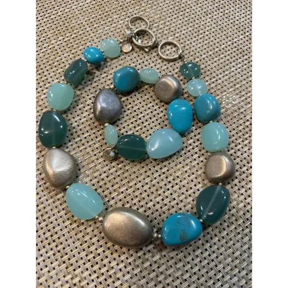 JONES of NEW YORK, JNY, Necklace & Bracelet Set, Gold Tone Chain & Stones - Picture 3 of 11